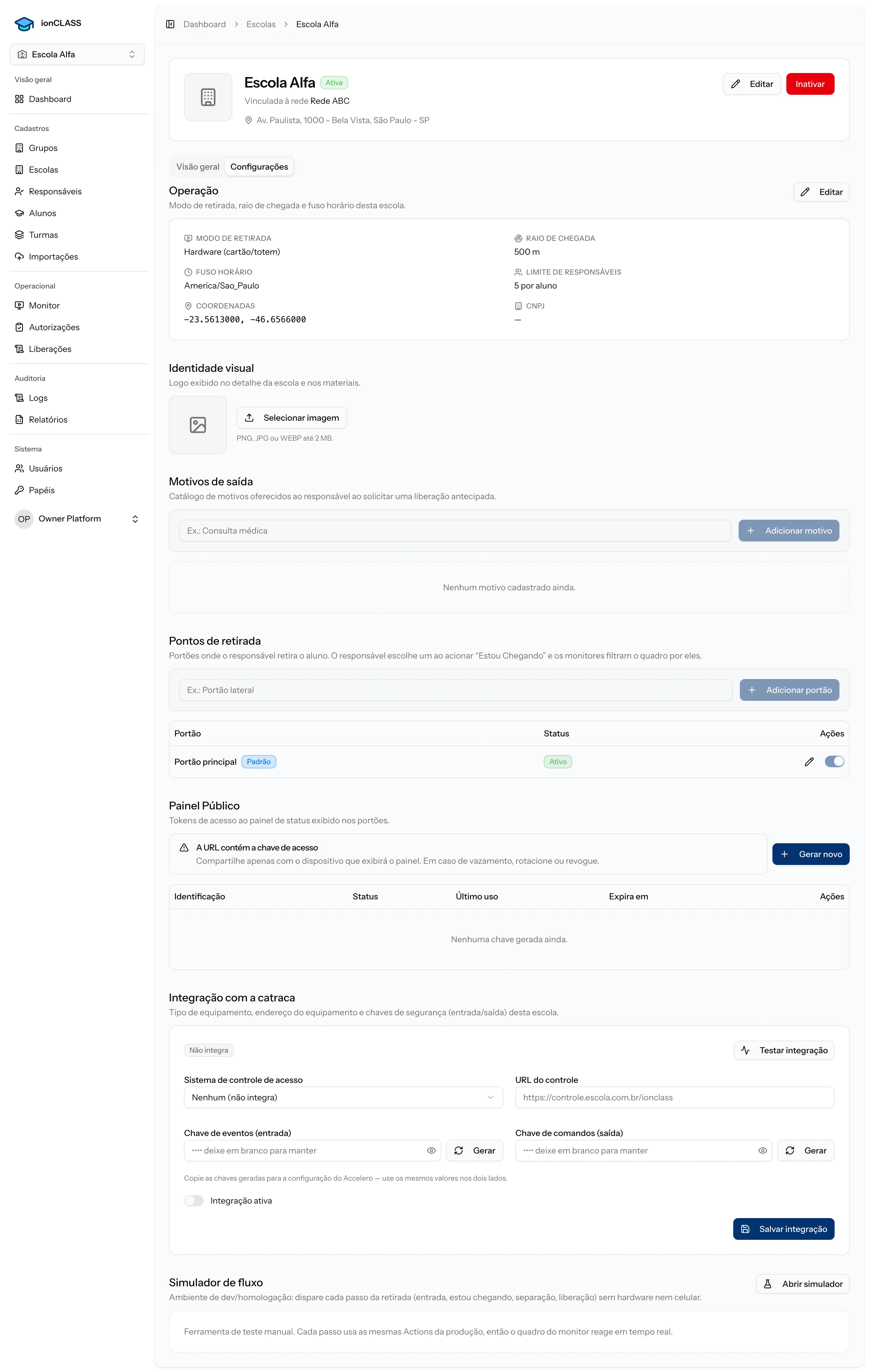 Painel — aba Configurações da escola (operação, portões, integração, painel público)